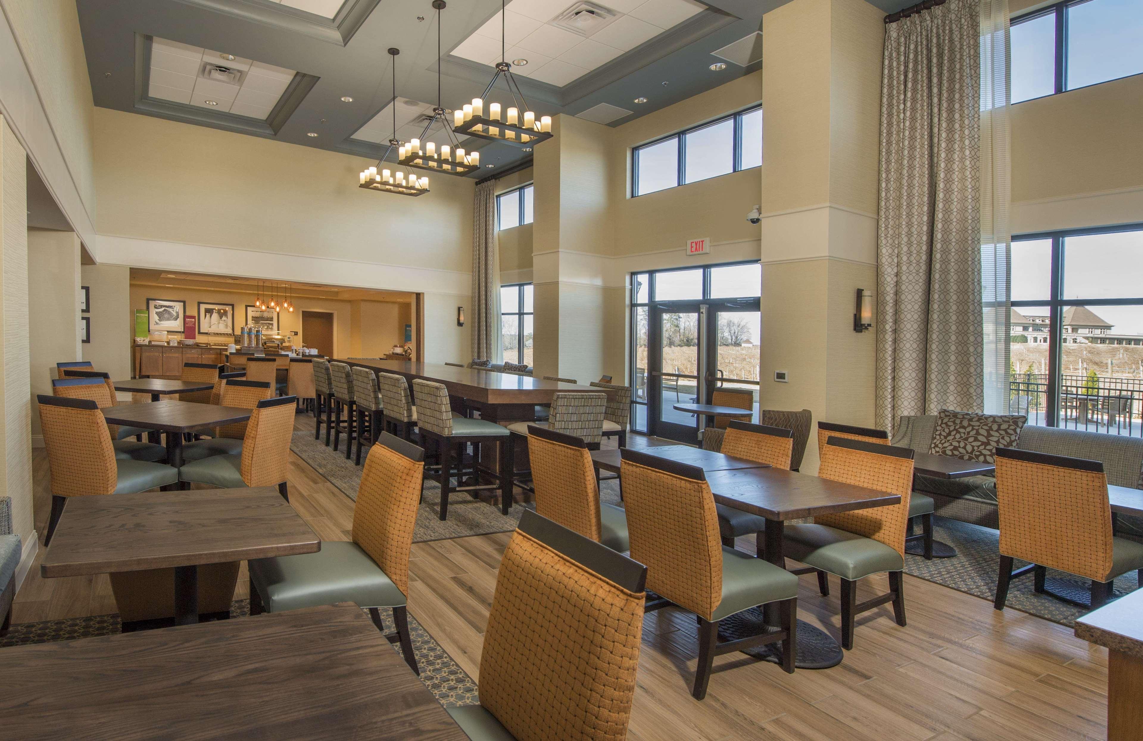 Hampton Inn & Suites Браселтън Екстериор снимка