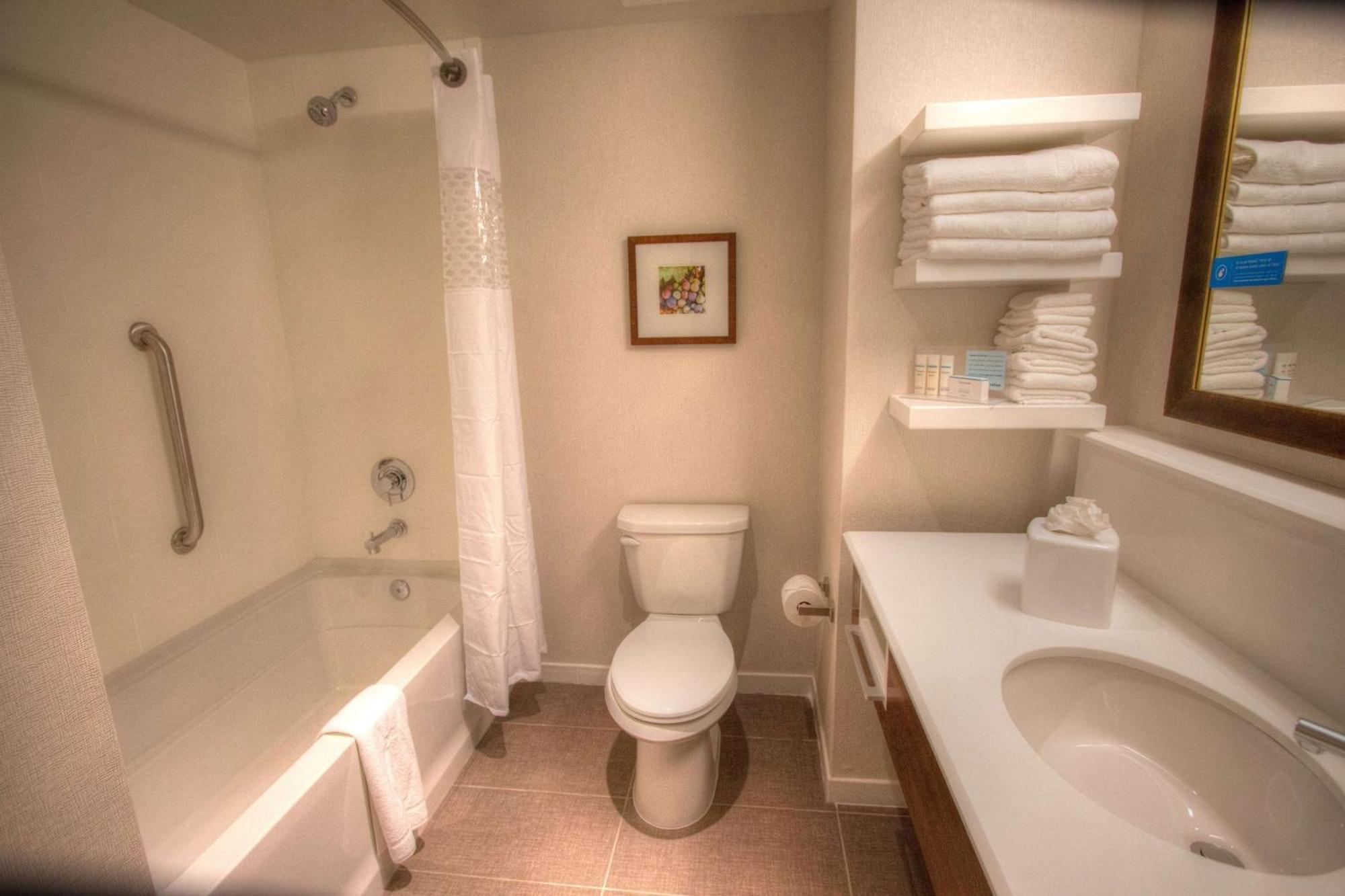 Hampton Inn & Suites Браселтън Екстериор снимка